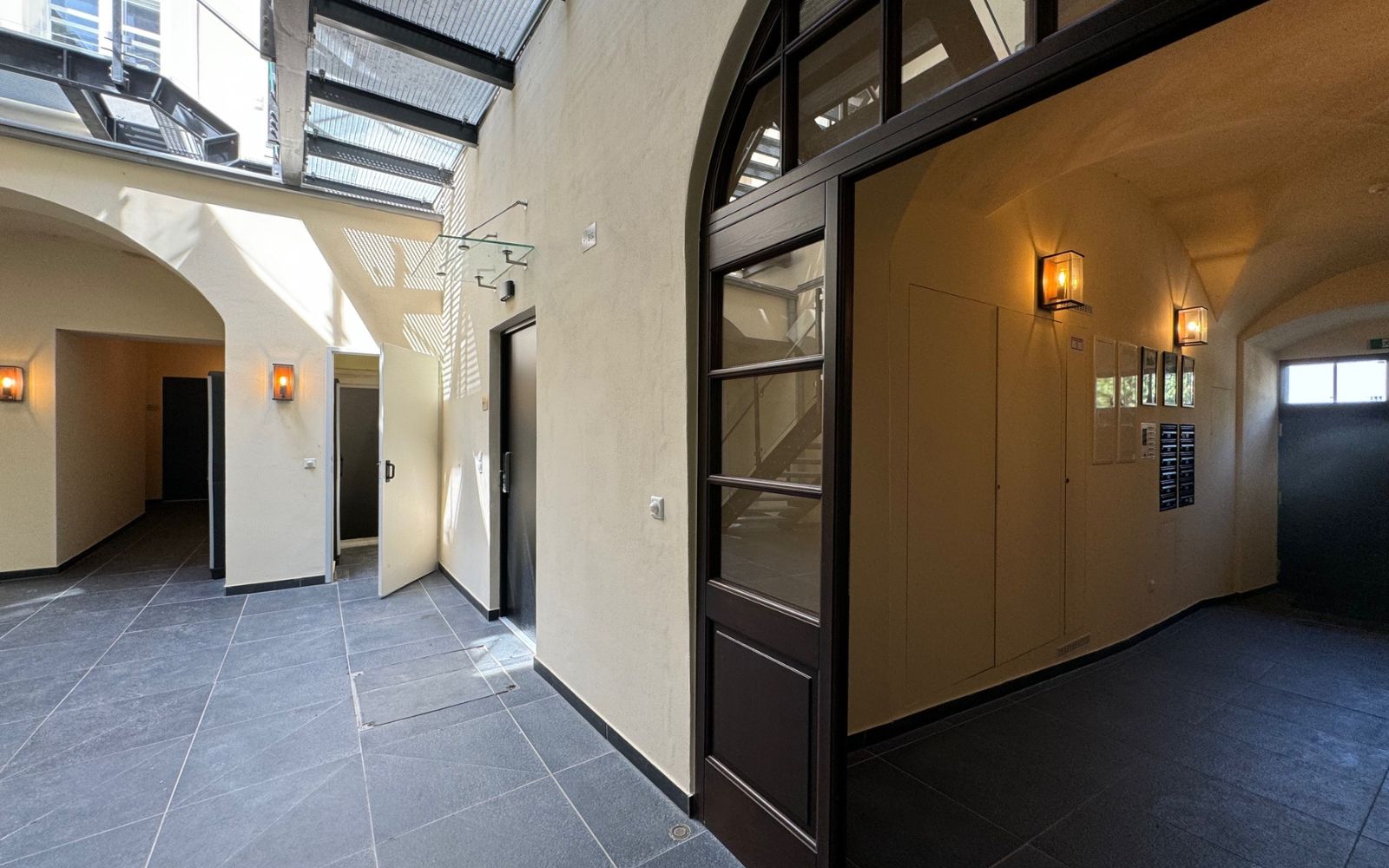Von Foest Immobilien - RESIDIEREN AM FREIHOF im Herzen der Weinberge - VON_FOEST_IMMOBILIEN_KAUFEN_VERKAUFEN_WIEN_1190_LUXUSIMMOBILIEN_GRINZING_DOEBLING_FREIHOF_ALTBAUWOHNUNG_10.jpg